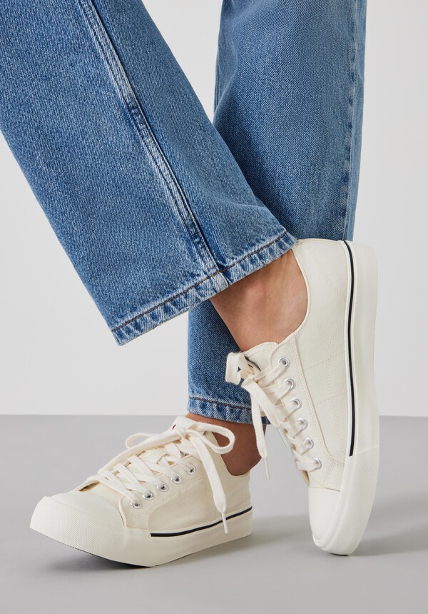 Finley Canvas Sneakers